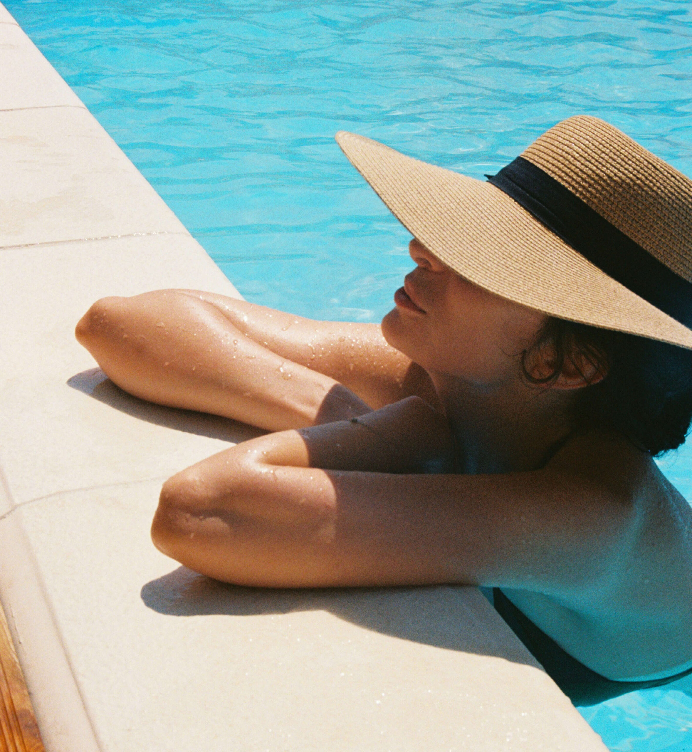 Mujer en piscina